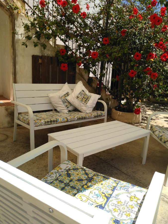 Casale Hibiscus Villa Santa Maria Del Focallo Exterior photo