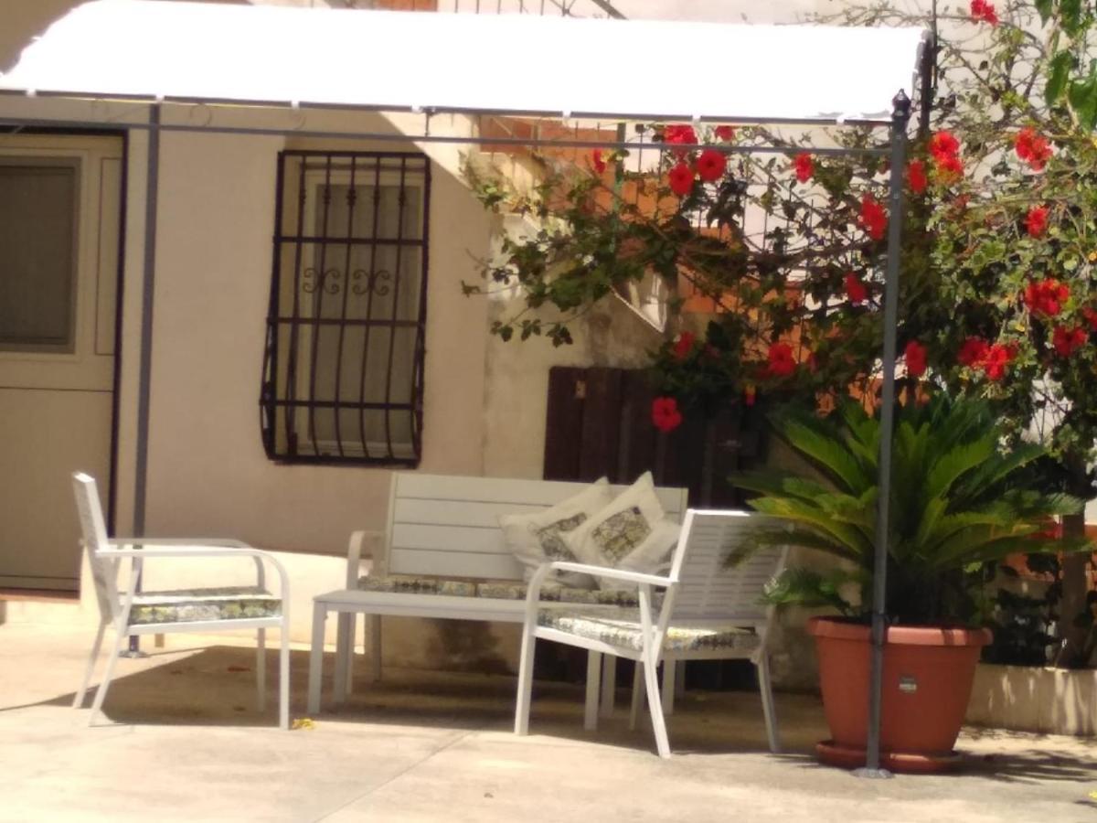 Casale Hibiscus Villa Santa Maria Del Focallo Exterior photo